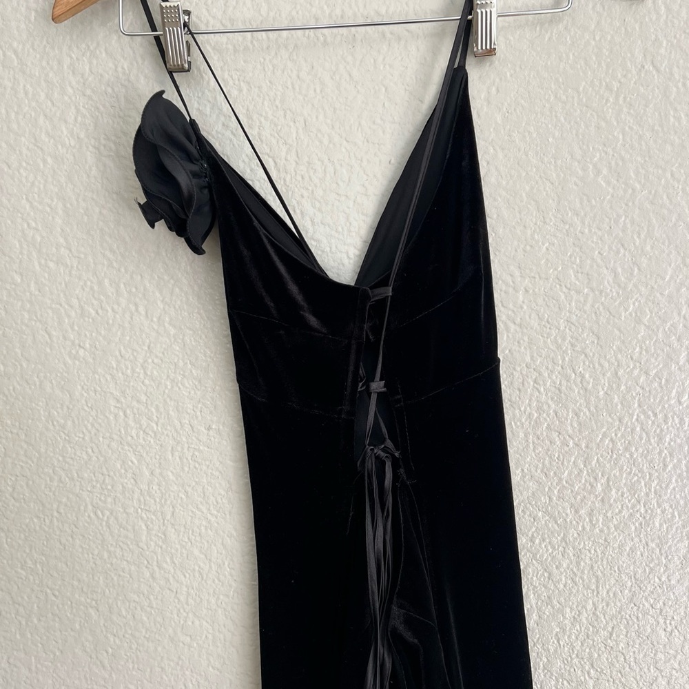 NWOT Got You Captivated Black Velvet Rosette Lace-Up Maxi Dress - Picture 5 of 9